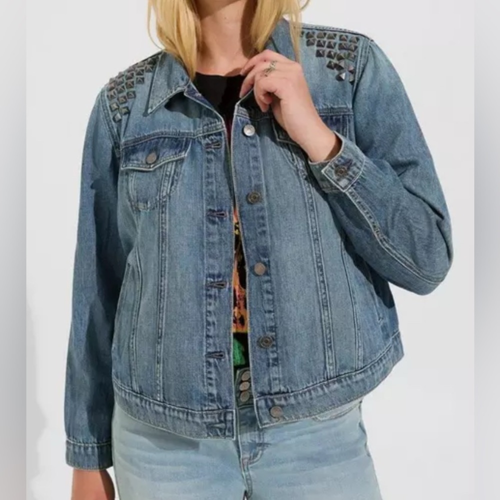 #1369 - Torrid Denim Studded Trucker Jean Jacket Medium Wash Indigo Blue Cropped